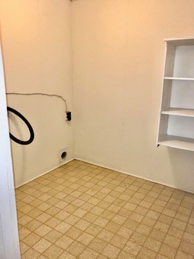 Foto del edificio - Great Experiences Are Just Around The Corner. Charming 2 bedroom Ranch Style Bungalow.