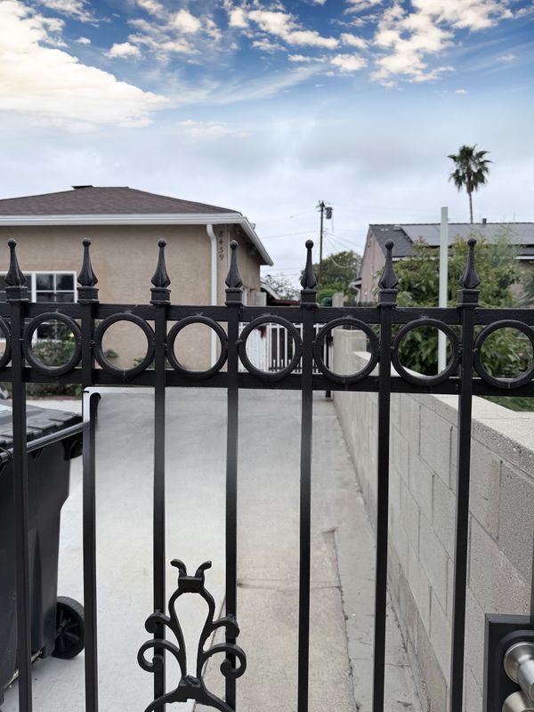 Foto del edificio - 8459 O'Melveny Ave