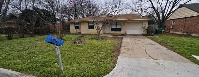 Building Photo - Great home with large back yard!