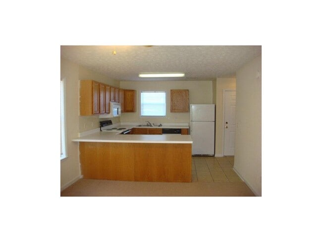 Building Photo - Stage Road Duplex Available August!