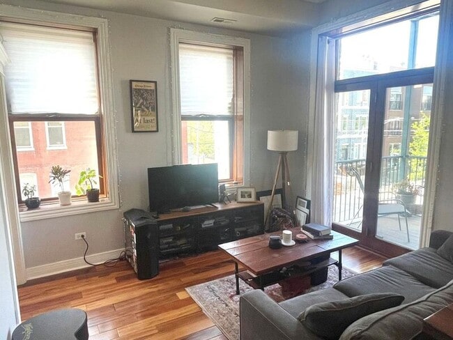 Photo - 932 N Noble St Apartment