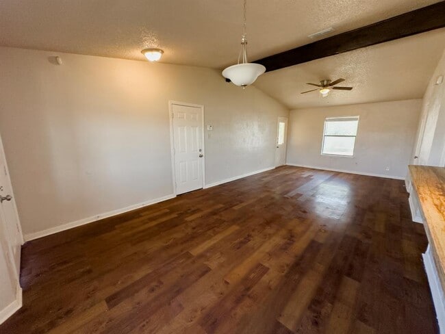 Foto del edificio - 2516 N W S Young Dr