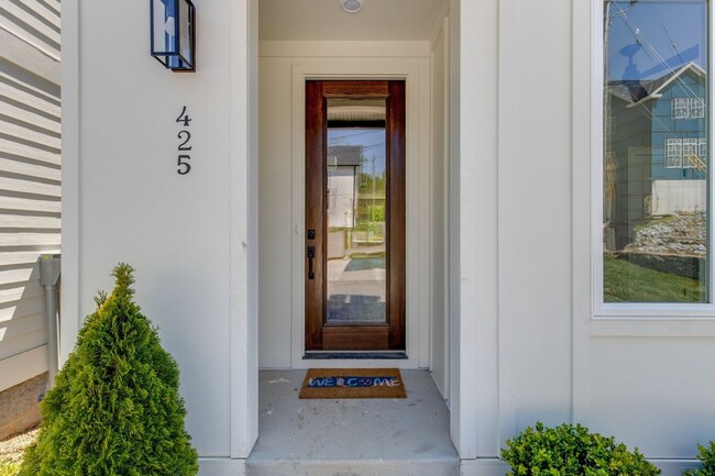 Foto del edificio - 3 Bedroom, 2.5 Bathroom House In Wedgewood!!