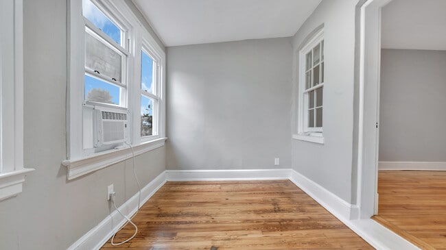 Building Photo - 616 Hamilton St NW