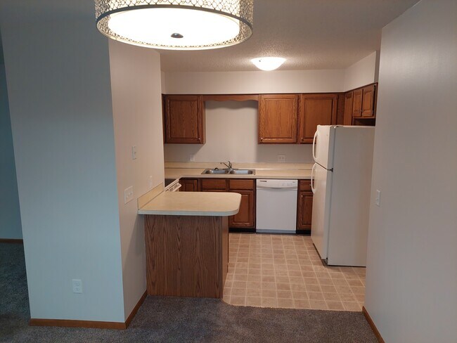 Building Photo - 225 Heather Ln