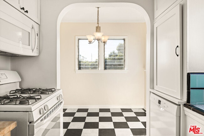 Foto del edificio - 10615 Ayres Ave