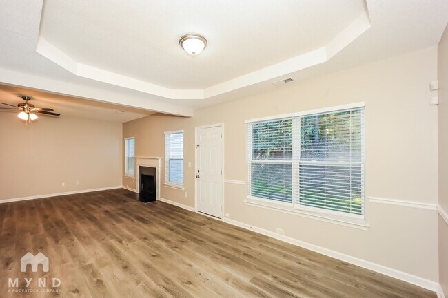 Foto del edificio - 5805 Little River Rd