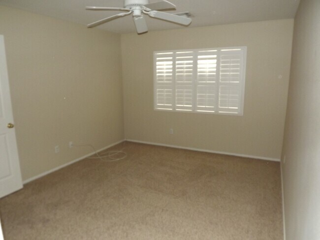 Foto del edificio - WONDERFUL DUAL MASTER BEDROOM TOWNHOME IN GATED "GREEN VALLEY COMMUNITY!!"
