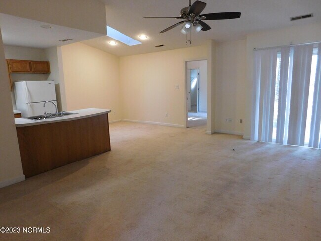 Building Photo - 208 Tobiano Dr