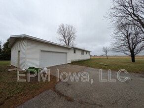 Building Photo - 2604 Jamestown Ave