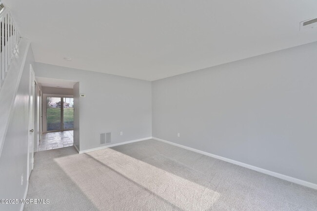 Building Photo - 105 Creek Rd