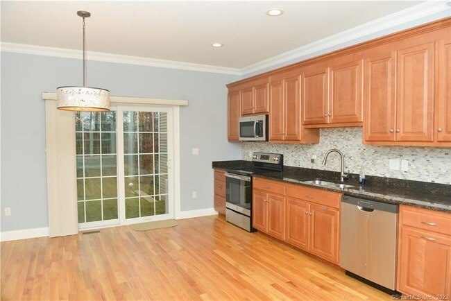 Building Photo - 17 Brookview Cir