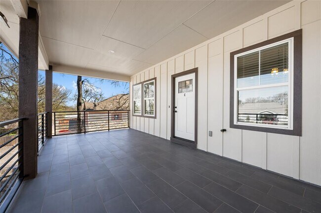 Foto del edificio - 15407 Armstrong Ave