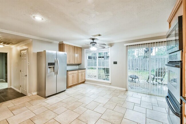 Building Photo - 21503 Roseville Dr
