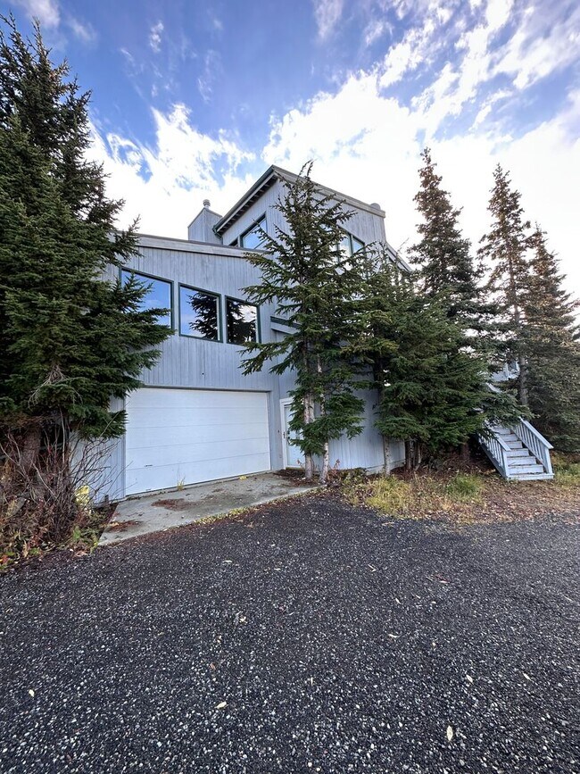 Building Photo - Custom Home with Amazing Views