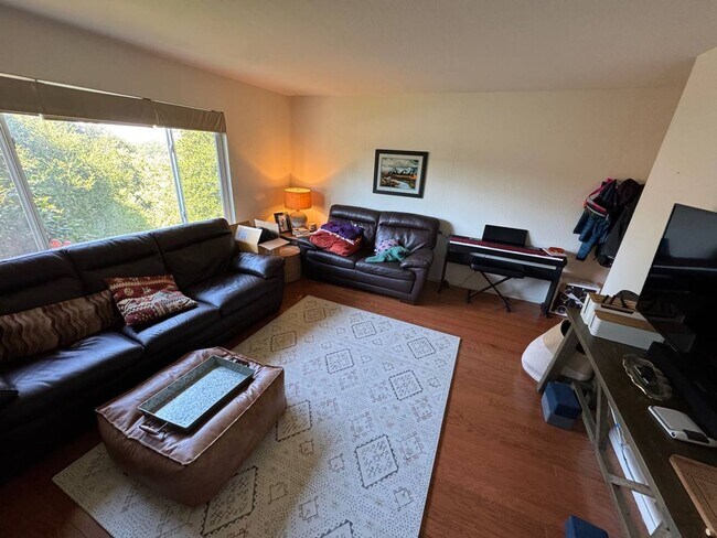 Foto del edificio - Peaceful 4-Bedroom Retreat in the Oakland ...