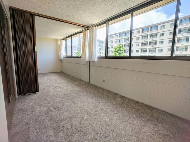 Building Photo - One Bed One Bath One Parking Makiki Close ...