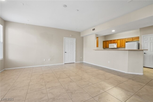 Building Photo - 5855 Valley Dr