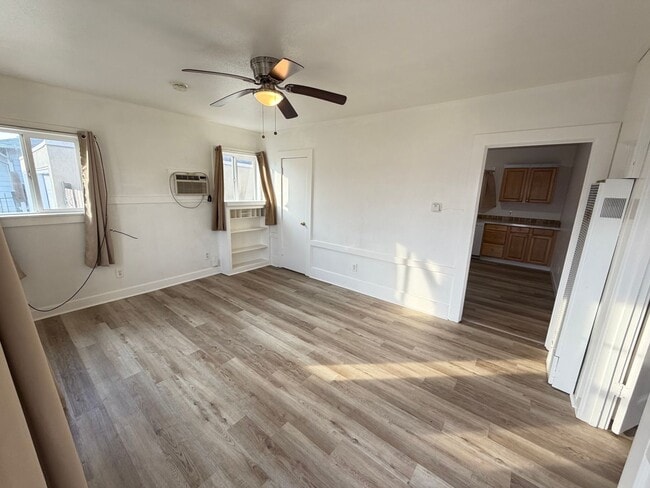 Foto del edificio - 2 Bed 1 Bath w/ garage & laundry