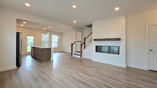 Building Photo - 670 Bolder Way