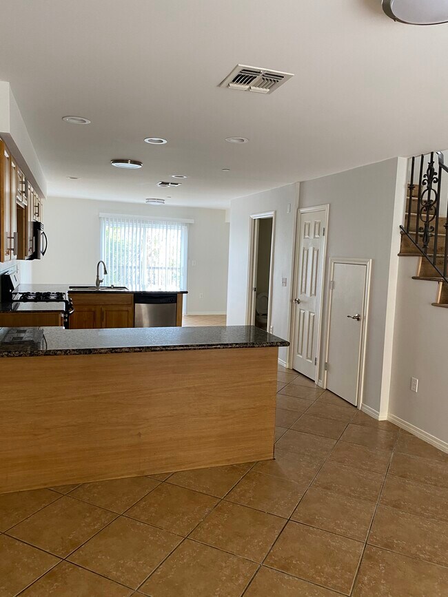 Foto del edificio - 4854 Laurel Canyon Blvd