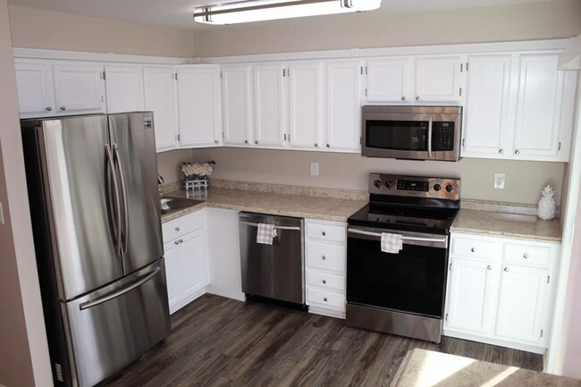 Building Photo - 157 Sheffield Dr