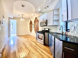 Foto del edificio - 683 Sterling Pl