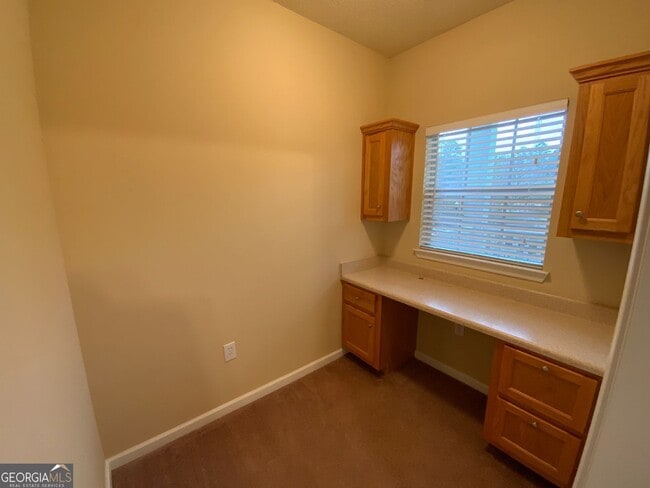 Building Photo - 1204 Claridge Dr NE