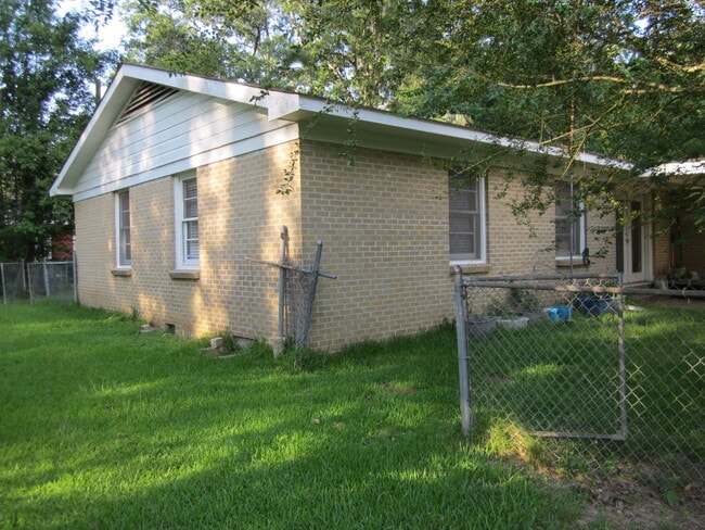 Building Photo - 1755 Porters Chapel Rd