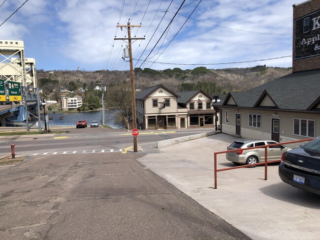 Building Photo - 103 Bridge St