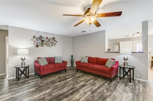 Building Photo - 924 Mosaic Dr