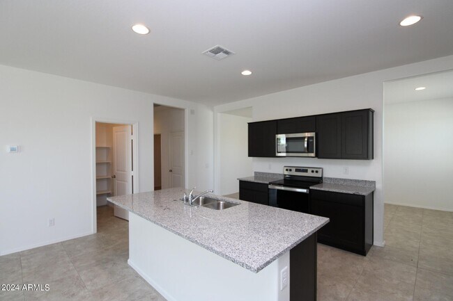 Foto del edificio - 1059 W Falls Canyon Dr