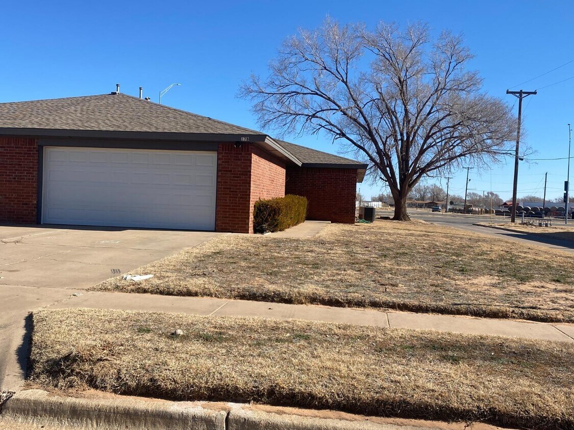 17 Wagnon Dr, Wolfforth, TX 79382 Townhouse for Rent in Wolfforth, TX