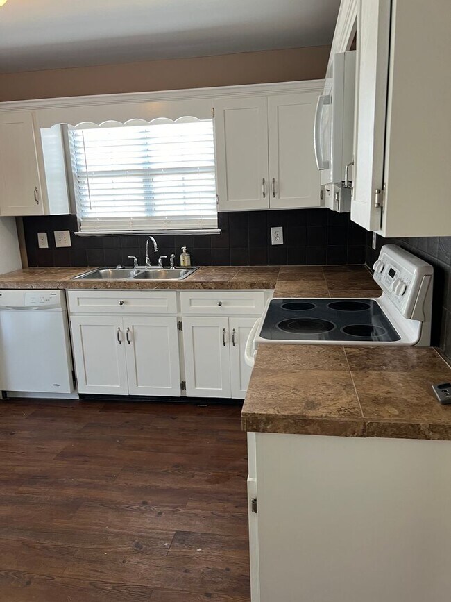 Foto del edificio - Affordable  2 Story Home 3 Bedroom 2.5 Bat...