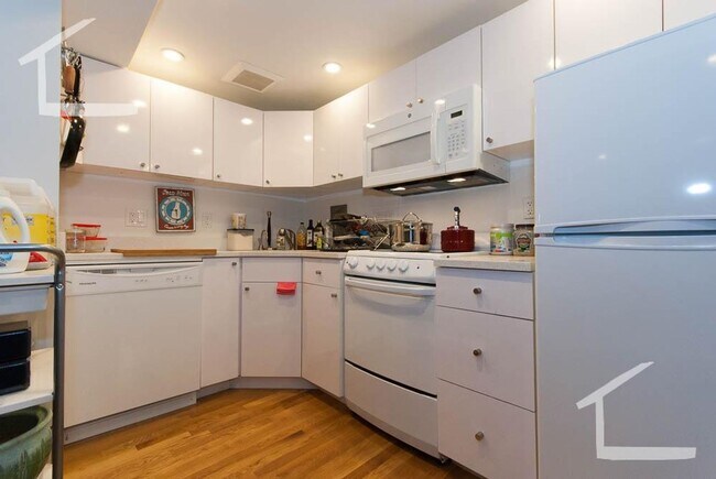 Building Photo - 2-bed on GL-B (SEPT)