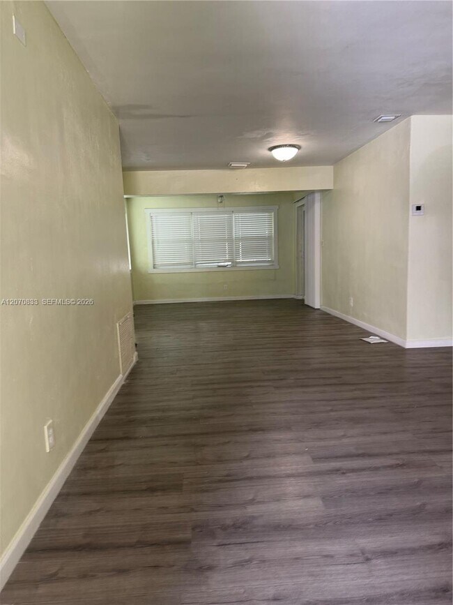 Foto del edificio - 3631 NW 9th St