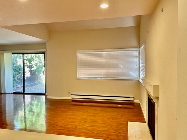 Foto del edificio - 670 San Antonio Rd