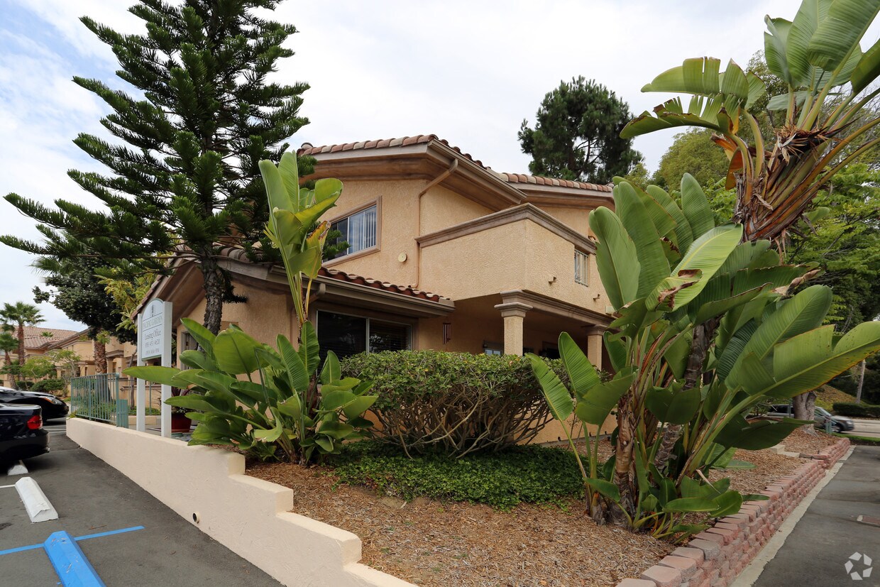 Pacific Gardens Genesee Apartments in San Diego, CA