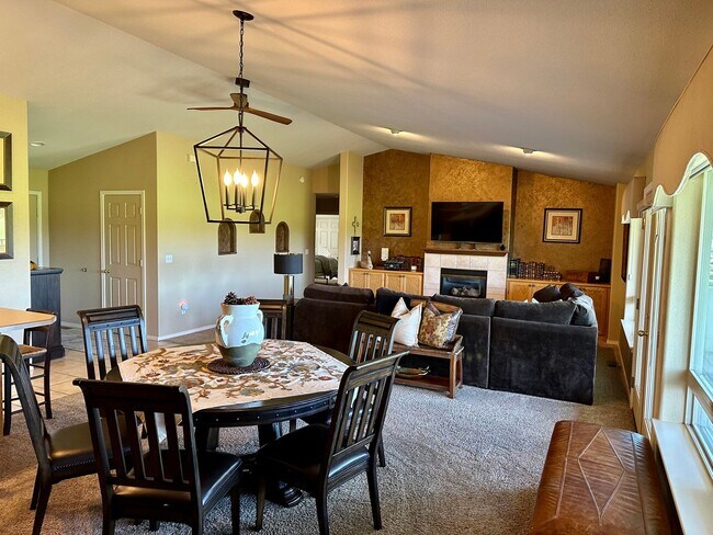 Building Photo - 3bdrm, 2bath Harbor Isles Golf Course Condo with deck