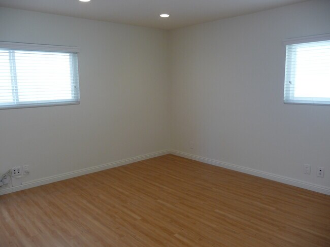 125B - 125 Gull St