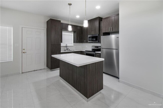 Foto del edificio - 18 Inspiration Rd