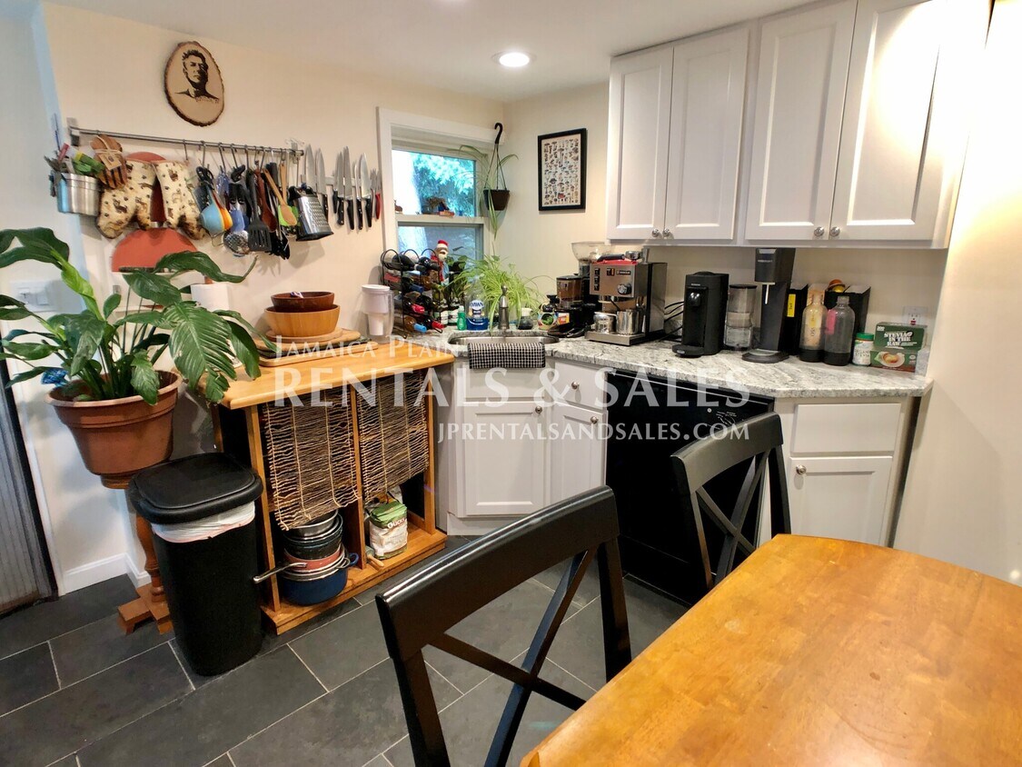 Primary Photo - 60 Rockwood St