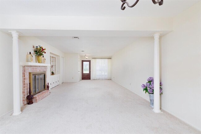 Foto del edificio - 4416 Basswood Ln