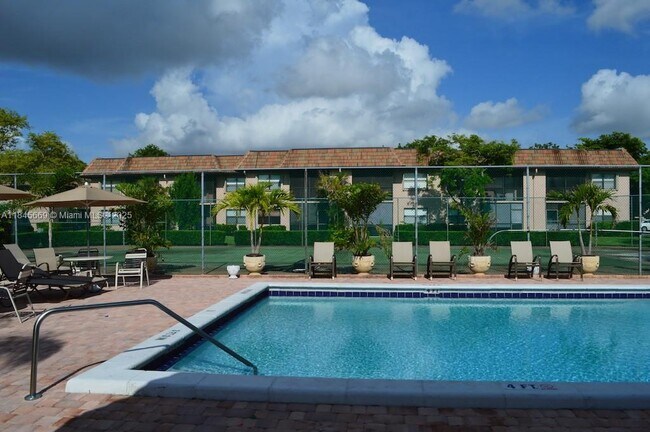 Foto del edificio - 10529 NW 10th St