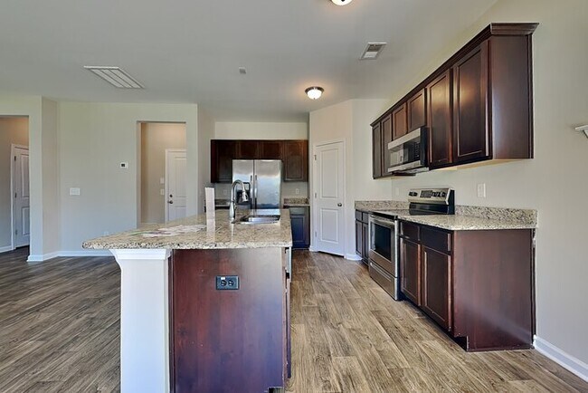 Foto del edificio - 320 Beacon Field Rd