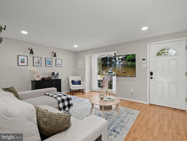Building Photo - 6302 Wimbledon Ct
