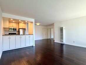 Building Photo - 348 Eden Roc Dr