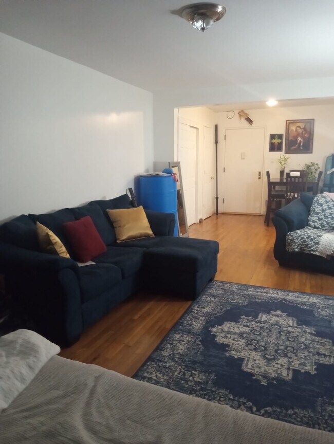 Foto del edificio - 8470 129th St