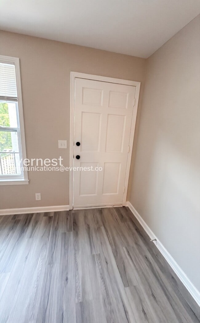 Building Photo - 483 Ellenwood Dr