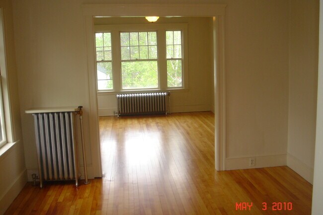 Building Photo - 108 Noyes St